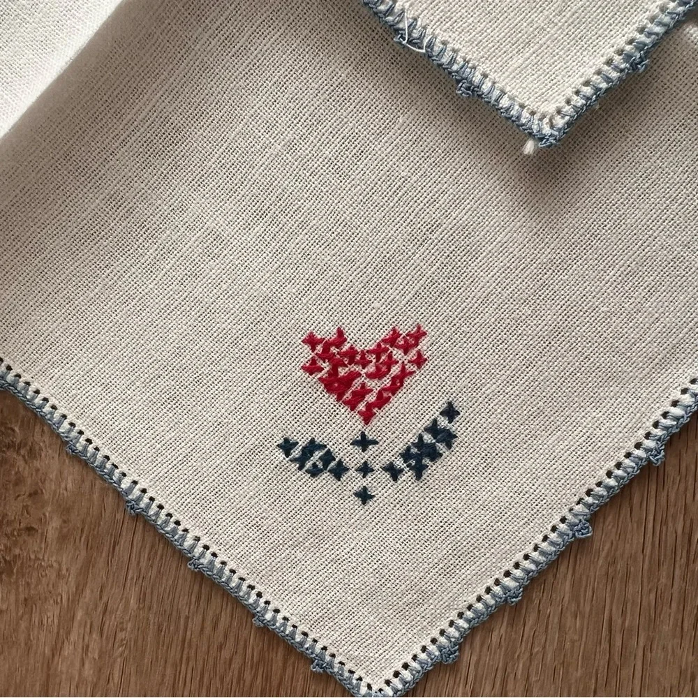 Cute Vintage Embroidered Linen Heart Shape‎ Flower Table Placemat & Napkin 5 PCs